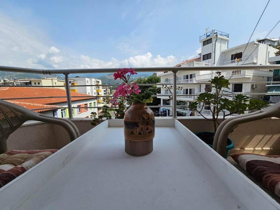 Cozy In Center Himare