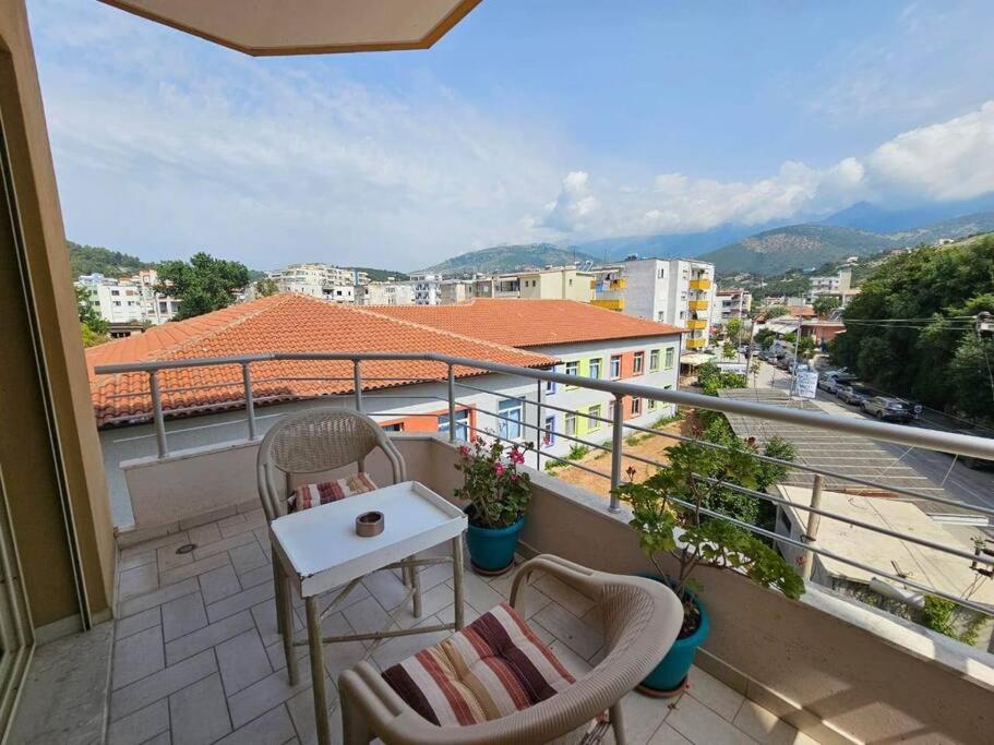 Apartment Cozy In Center Himare